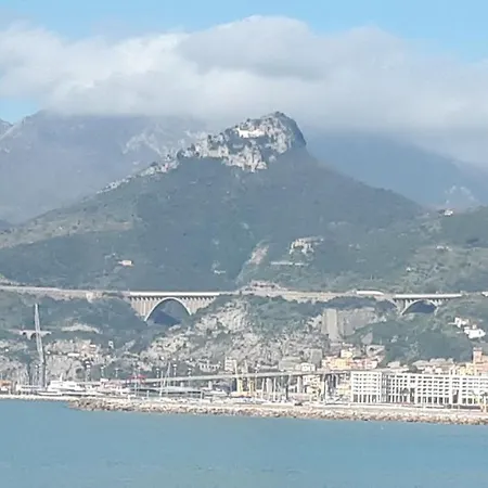 Salerno Centraal Apartment Apartman *