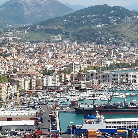 Salerno Centraal Apartment Διαμέρισμα *