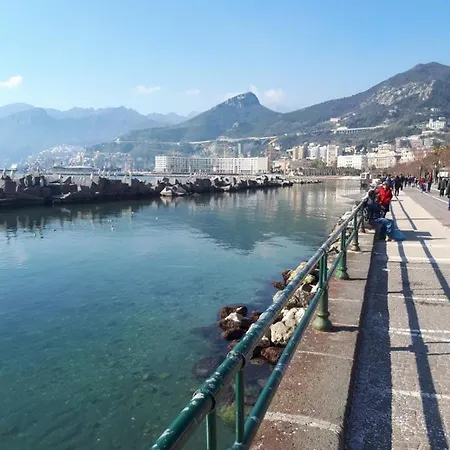 Salerno Centraal Apartment Διαμέρισμα Σαλέρνο