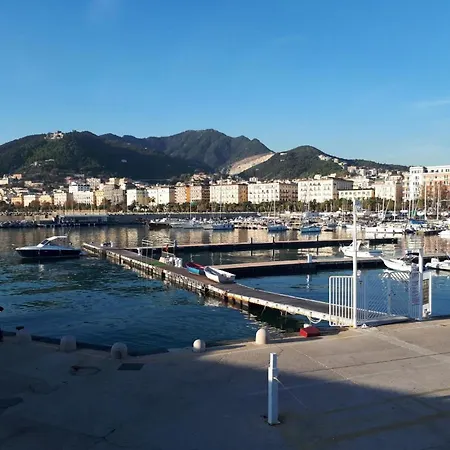 Salerno Centraal Apartment * Σαλέρνο