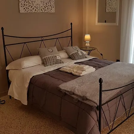 Salerno Centraal Apartment Διαμέρισμα *